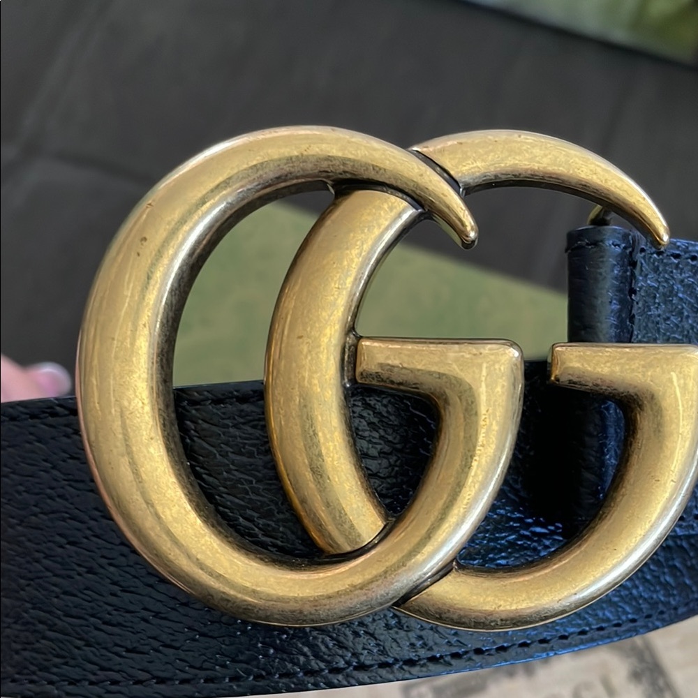 Gucci Black Leather Belt with Gold Buckle - Picture 2 of 6